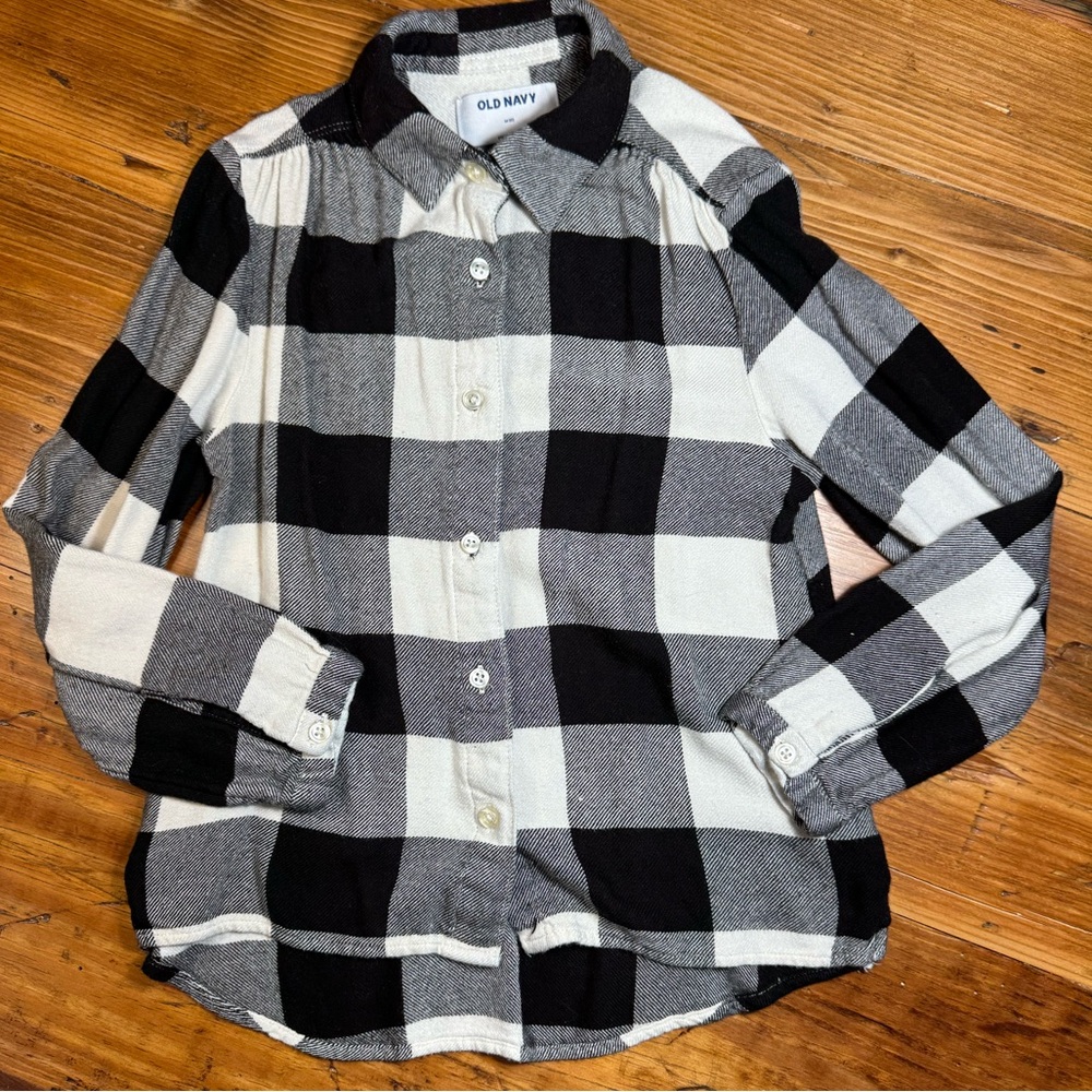 Girls Old Navy Black and white checkered plaid soft button down flannel size M/8